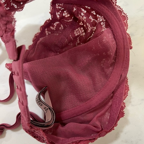 Chic Lace Underwire Bra in Rich Burgundy - Picture 5 of 8